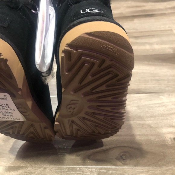 Girls Bailey Bow UGGS NWT - Picture 4 of 5